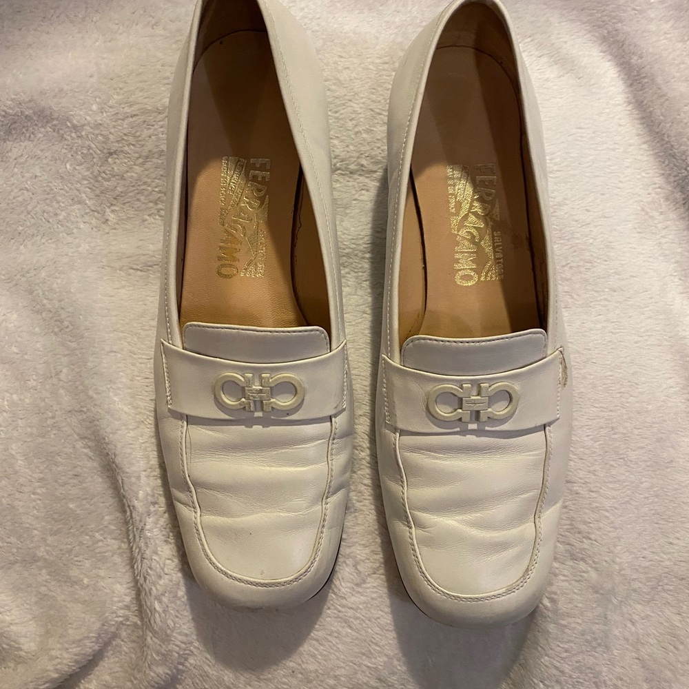 Vintage Salvatore Ferragamo Women's White Loafers
